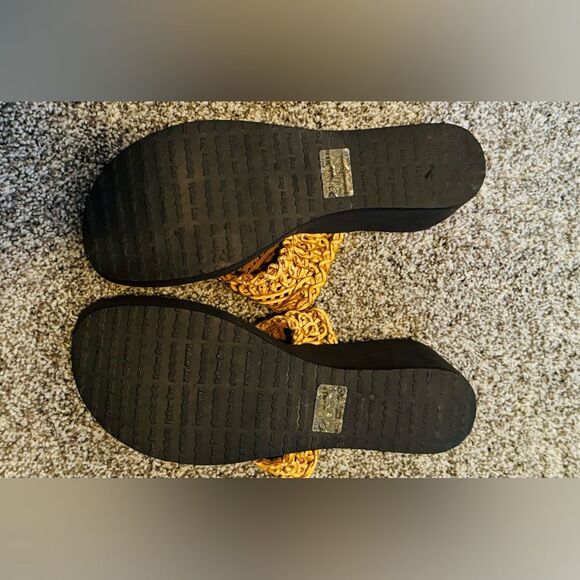 Yellow Box Women's Charm Brown Wedge Platform Embellished Sandals Size 11 - Picture 3 of 6